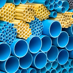 Tubos plásticos branco